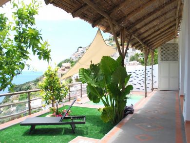 Private villa sleeps 6 in Praiano with pool by the Sea